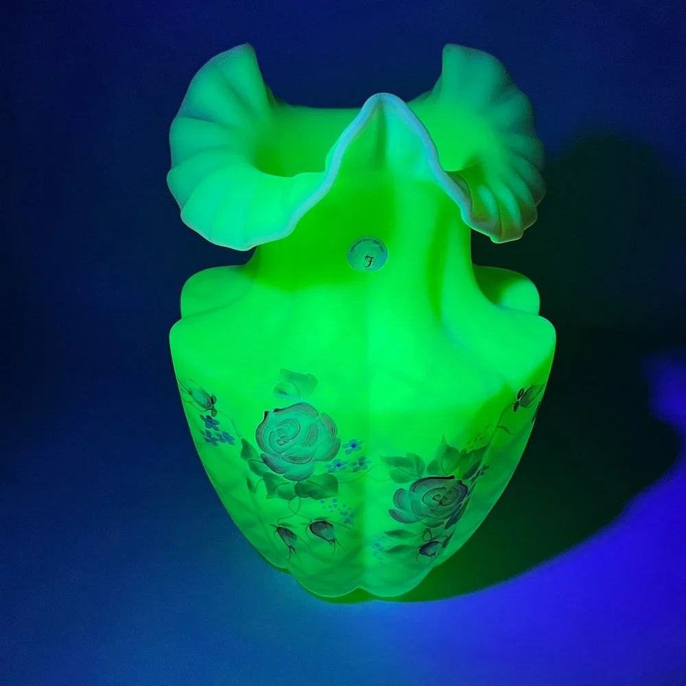 Large Fenton Burmese Custard Diamond Optic Vase 9.5